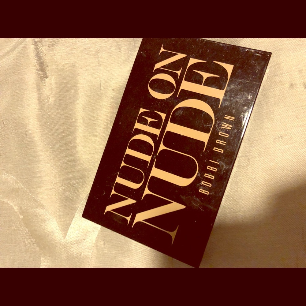 Bobbi Brown “Nude on nude”.